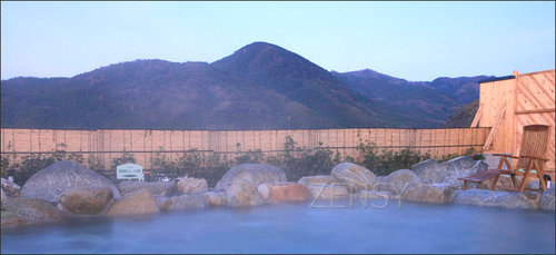 东脊振温泉——山茶花之汤