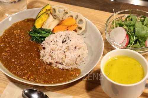 来“KONEKURI家”，喝咖啡、购物、手工制作一步到位
