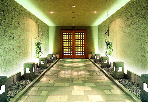 2.玄関アプローチ.jpg