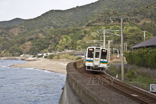 肥薩おれんじ鉄道【上田浦付近】海沿い走行風景.jpg