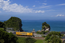 肥薩おれんじ鉄道「おれんじちゃんと人形岩」風景.jpg