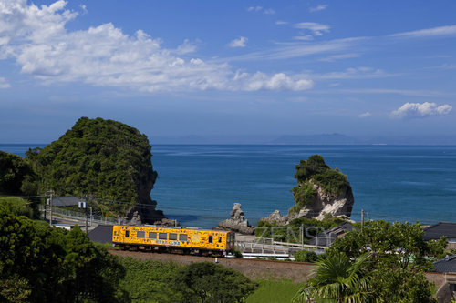 肥薩おれんじ鉄道「おれんじちゃんと人形岩」風景.jpg