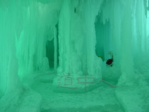 氷のトンネル１