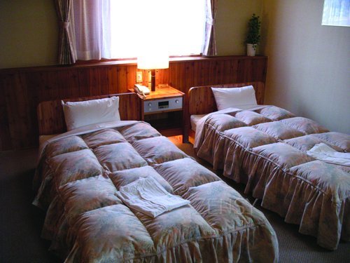 hotel twin room-2f.jpg