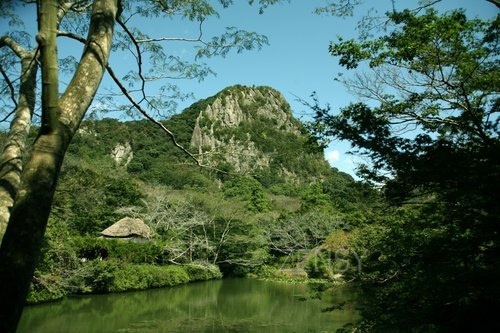 竹林亭は鍋島藩ゆかりの１５万坪の庭園内にあります