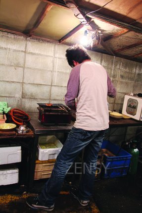 夜排档-打工的中国留学生.jpg
