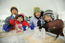 氷のグラス作りファミリー