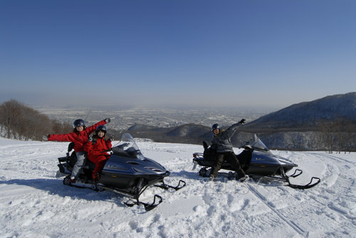snow mobil1_b.jpg