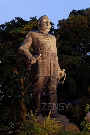 08西郷銅像ライトアップ(近).jpg
