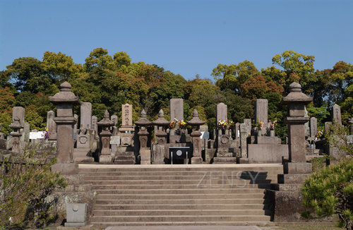 1-34南洲墓地（西郷隆盛を中心とした墓）.jpg