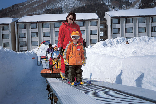 僞儞僌儔儉kids park(moving belt).jpg