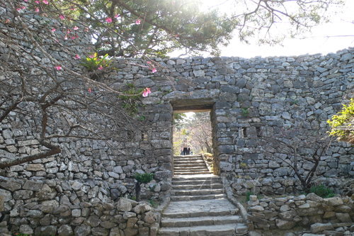 Nakijinjo castle3.JPG