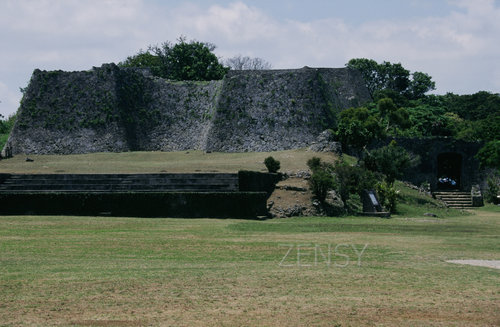 nakagusuku castle2.jpg