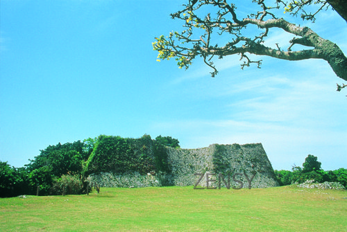 nakijinjo castle2.jpg
