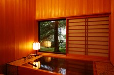 全ての客室に備えてある檜の内風呂.jpg