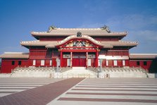 首礼城御庭と正殿