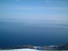 07トッカリムイ岳から国後島を望むDSCF0100.JPG