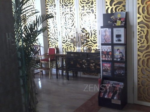 乙十六餐厅红领巾桥内景.jpg