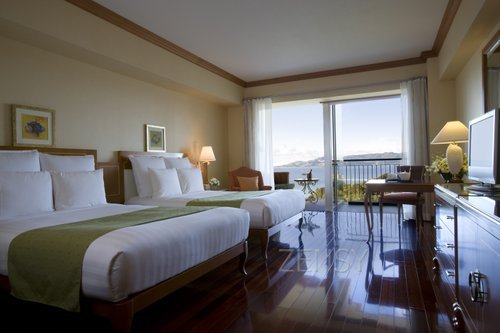 Marriott-GuestRoom-(Twin)-002.jpg