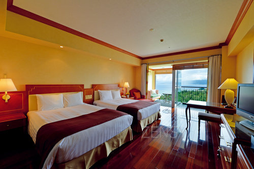 Marriott-GuestRoom-_Twin_-001.jpg