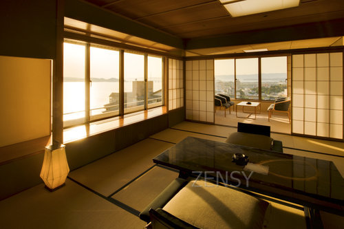 加賀屋浜離宮客室06.jpg