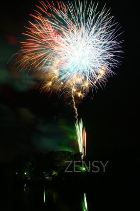 風鈴,繡球花自是不必多贅言,但真正鼓動人心引來萬人空巷的還數