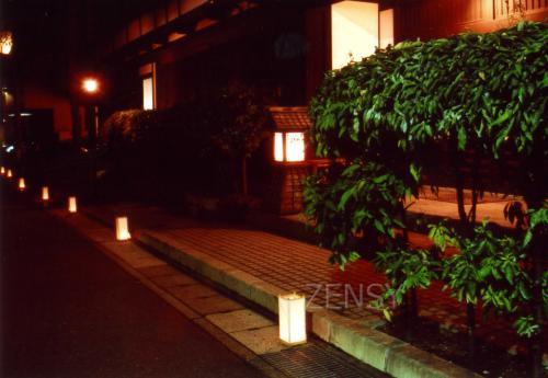 夜のまるや旅館.jpg