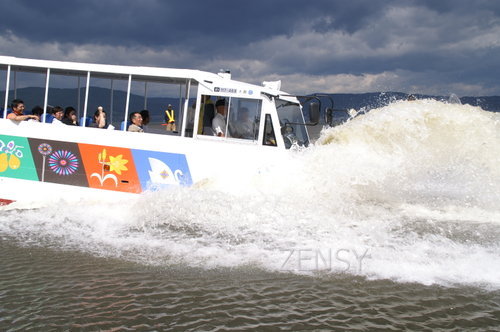 21新型水陸両用バス１.JPG