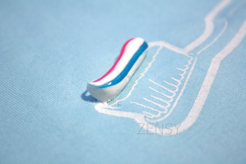 toothbrush_lightblue_closeup.jpg