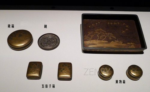 日本东京国立博物馆展-镰仓时代梅莳绘手箱及内容品d(1).JPG