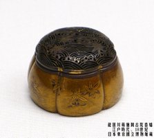 日本东京国立博物馆藏-江户时代龙田川莳绘阿古陀香炉.JPG