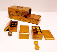 2-日本东京国立博物馆藏-江户时代秋草虫莳绘提箪笥.jpg