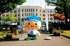きときと君と富山県庁.jpg.jpeg.jpg