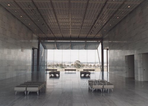 美術館内観2階アートフォラム.JPG