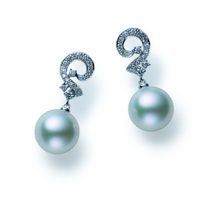 MIKIMOTO 2013 X'mas Wonderland Collection 18K白金南洋珍珠耳环配钻石.tif
