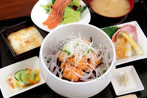 写真Ｆ網走ザンギ丼(喜八）.jpg