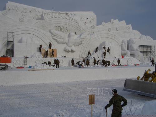 snow sculpture making 002.jpg