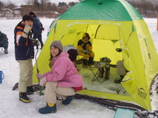 Ice_hole_Fishing01.JPG