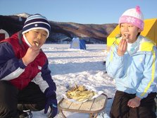 Ice_hole_Fishing02.jpg