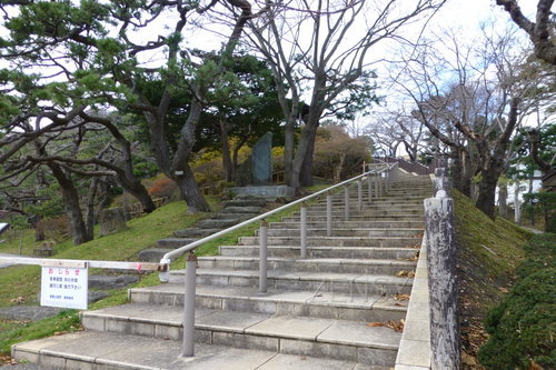 すり鉢山，啄木の歌碑.JPG