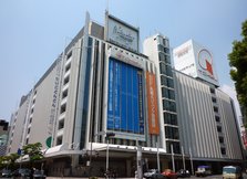 浠