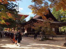 25.The monks at Jabara-michi