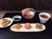 绾㈣