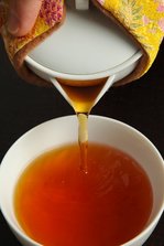 绾㈣