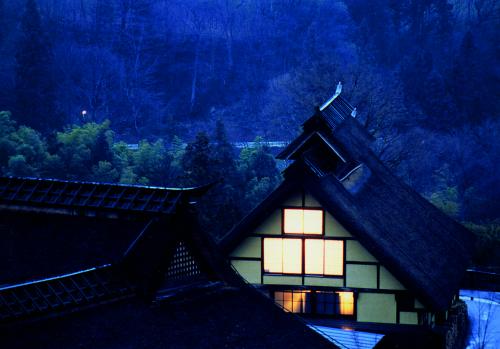 甯