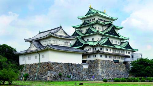 Nagoya_Castle(Larger)2