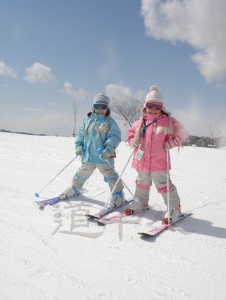 滑雪两个小孩