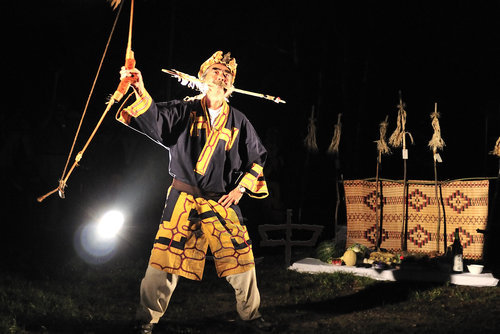 山の祭りアイヌ舞踊.jpg