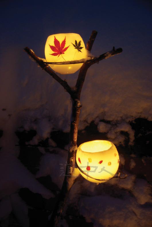 雪地里的灯